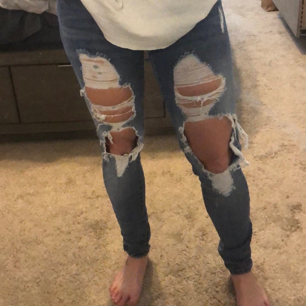 Distressed Low Rise Jeans